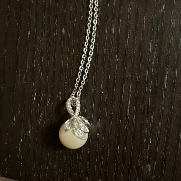 NWT beautiful Diamond and pearl charter club costume jewelry set. - Picture 3 of 3